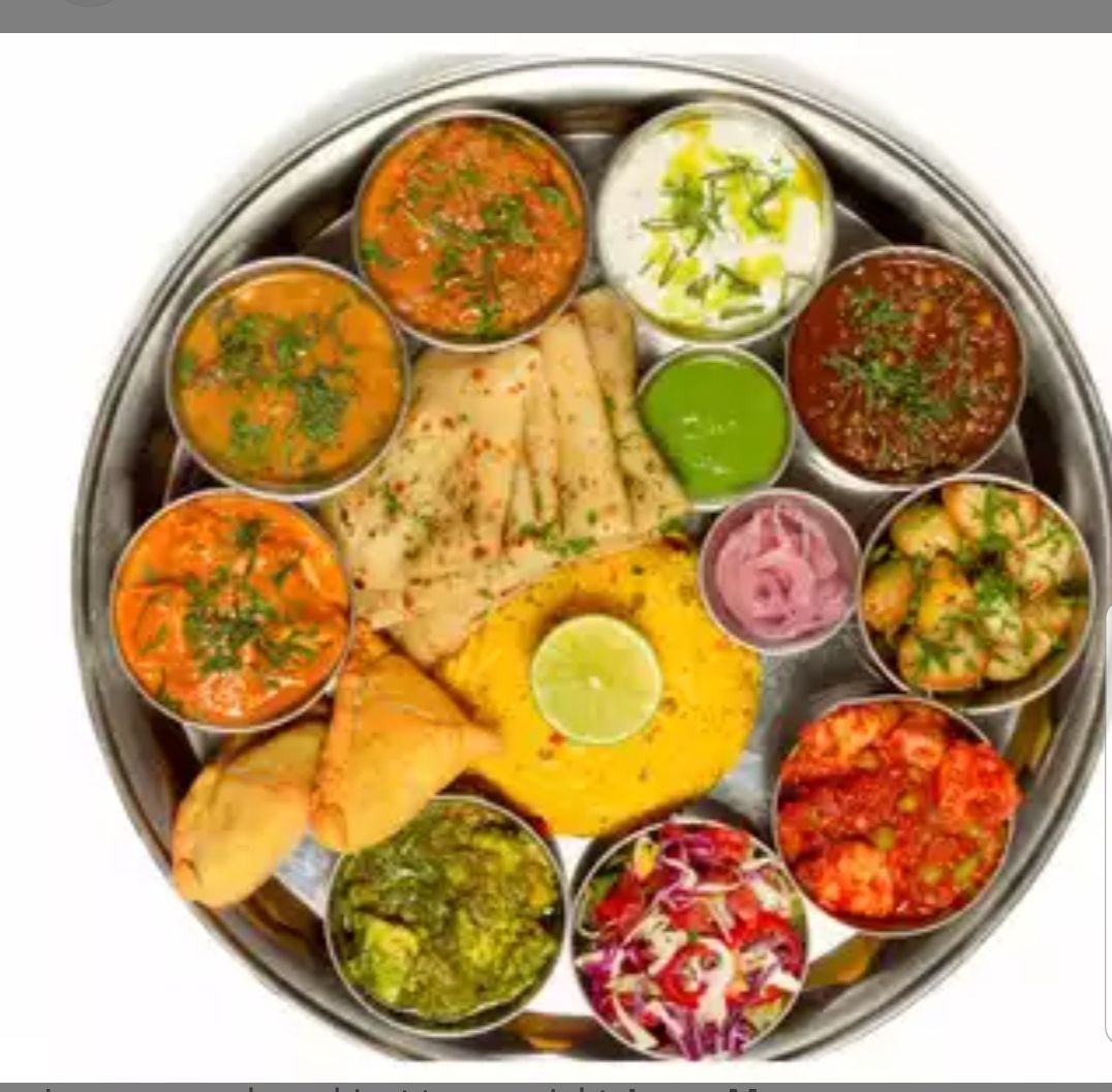 Typischer indischer Teller mit Geschmacksrichtungen, die Ihre Fantasie übertreffen